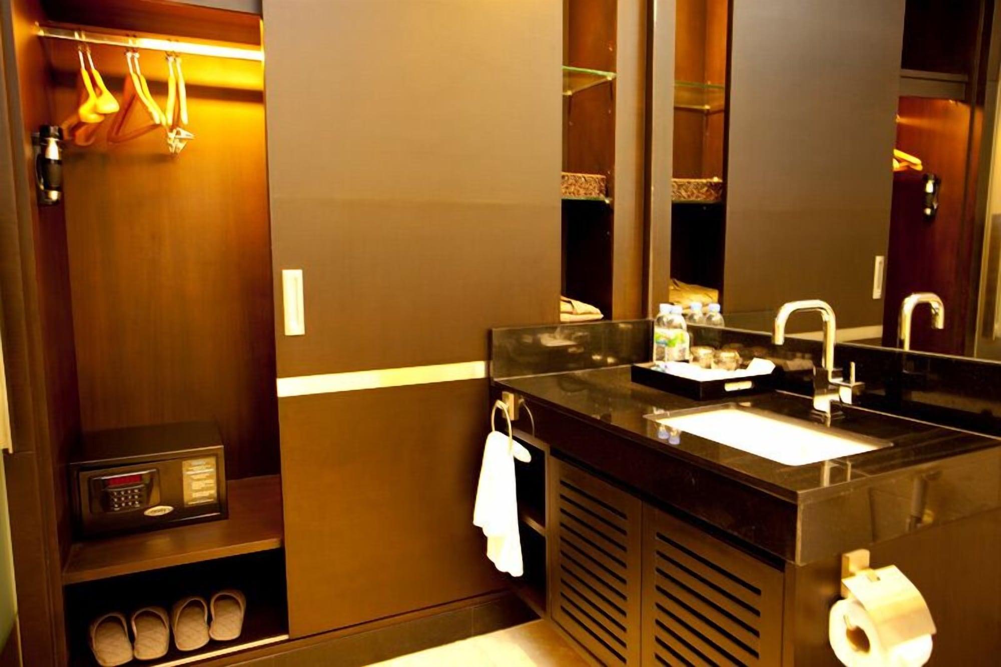 Hotel Pietra Bangkok Esterno foto